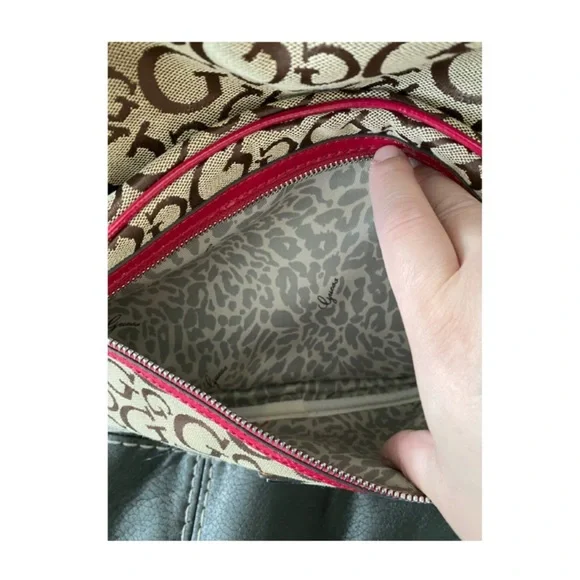 ‘Like-New Mini Guess Backpack’🎒💫 - Picture 3 of 16